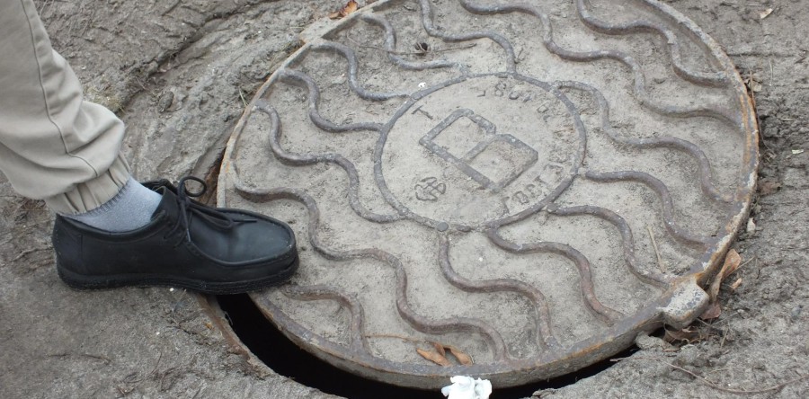 Черкасців підстерігають відкриті люки