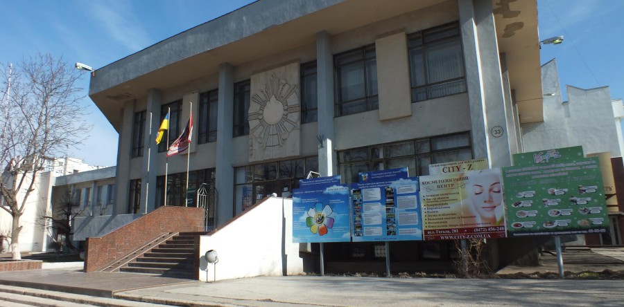 Площу перед ЦДЮТ звільнили від торгівлі