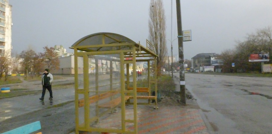 У Черкасах продовжують встановлювати нові зупинки