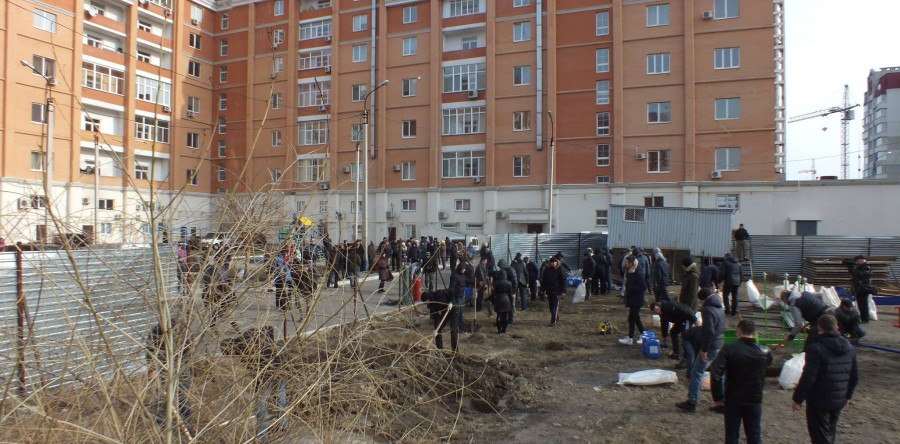 Черкащани боряться із забудовником добрими справами