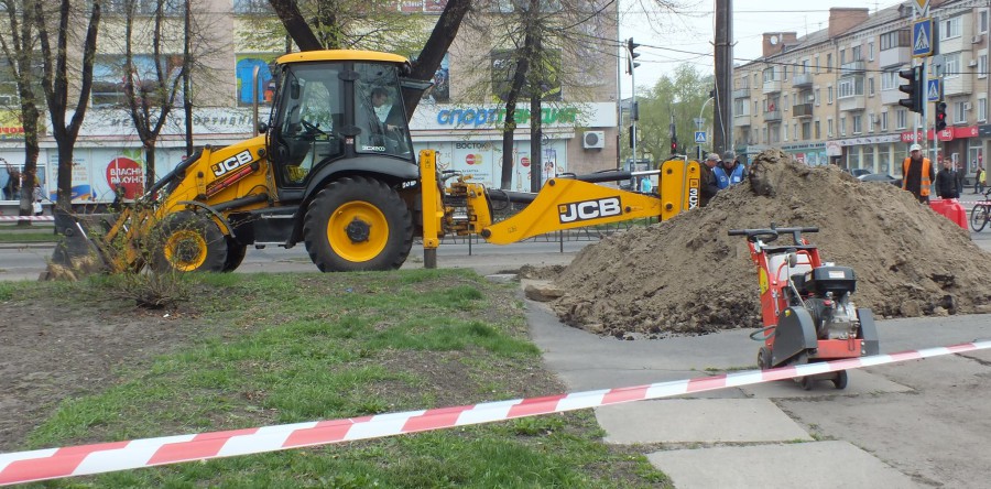 Комунальники працюють над «хворим місцем» центру Черкас