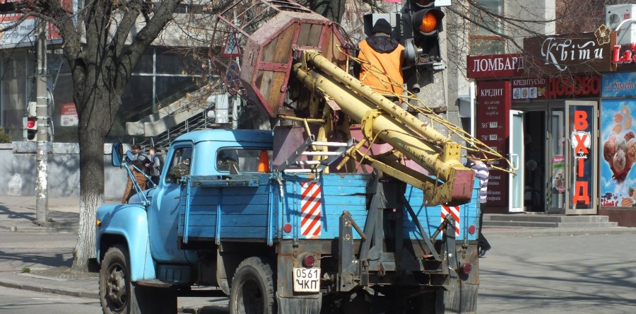 На бул. Шевченка ладнають світлофори