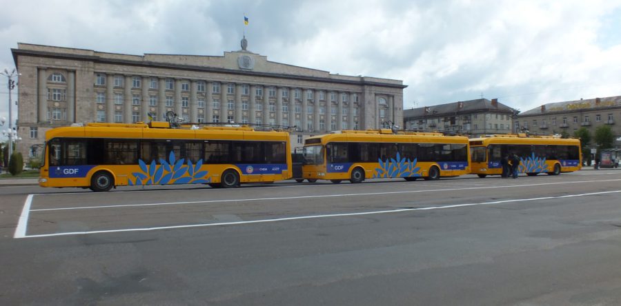 Нові тролейбуси вже чекають свого представлення