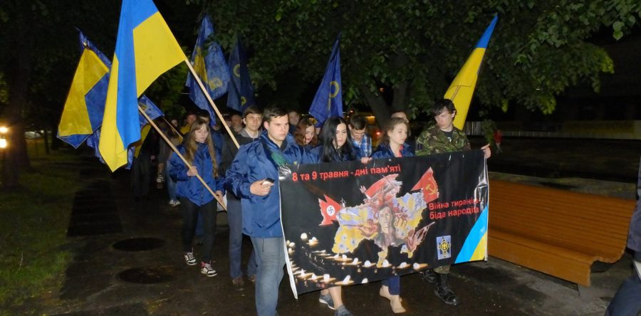 Кілька десятків черкащан пройшли ходою від пл. Б Хмельницького до Площі Слави