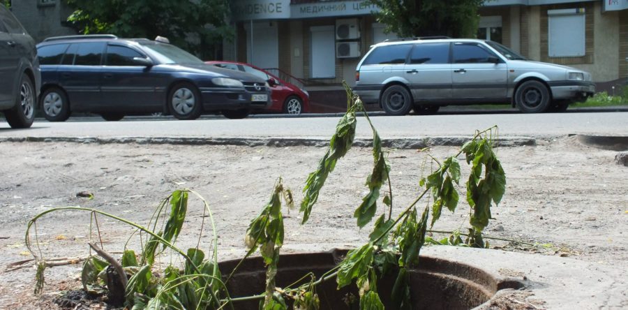 Черкаських дітлахів підстерігає відкрита каналізація