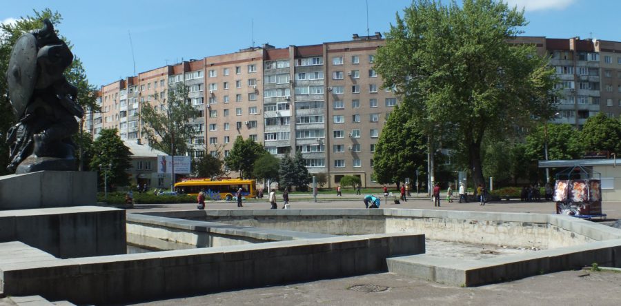 «Стихійний» ринок на площі 700-річчі отримав новий статус