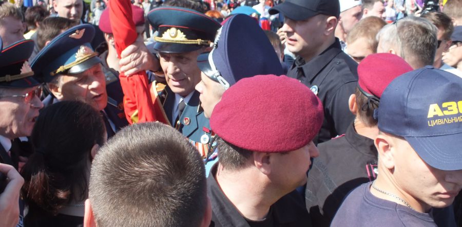 «Ми їх розбороняли», – поліція про бійку на 9 травня