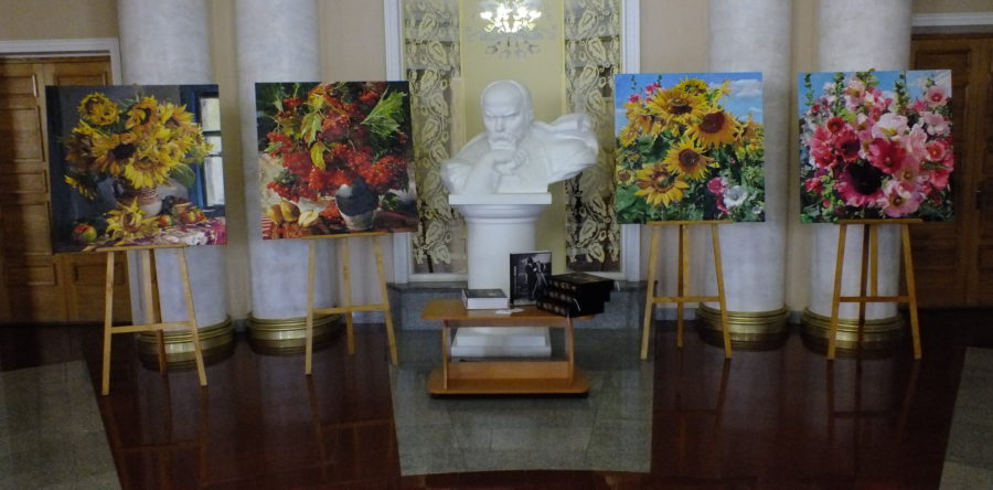 Художник продає картини, щоб видати унікальну монографію