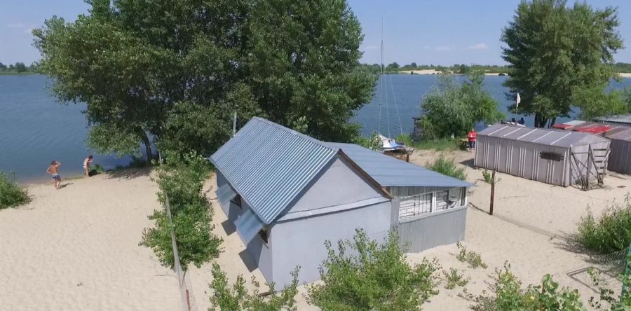 Виявлено власника незаконної споруди на березі Дніпра