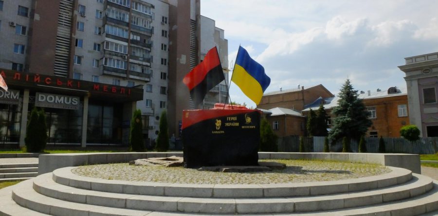 У Черкасах Бандері та Шухевичу присвятили камінь