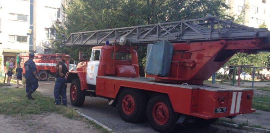 У Черкасах із задимленого будинку врятували десятьох осіб
