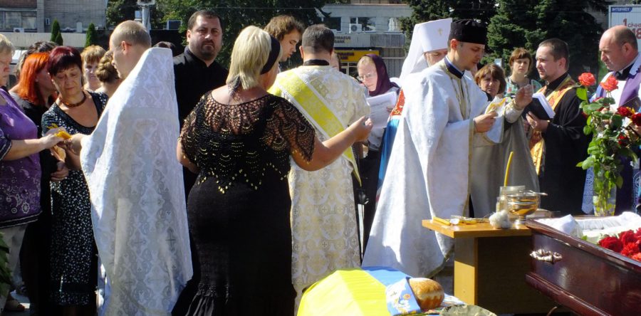 У Черкасах провели в останню путь загиблого солдата