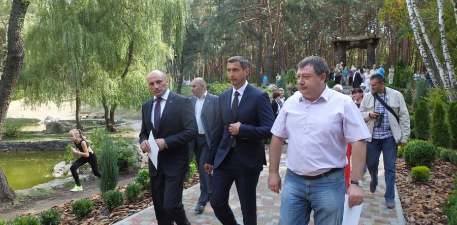 У «Сосновому бору» відкрили альтанку у трипільському стилі