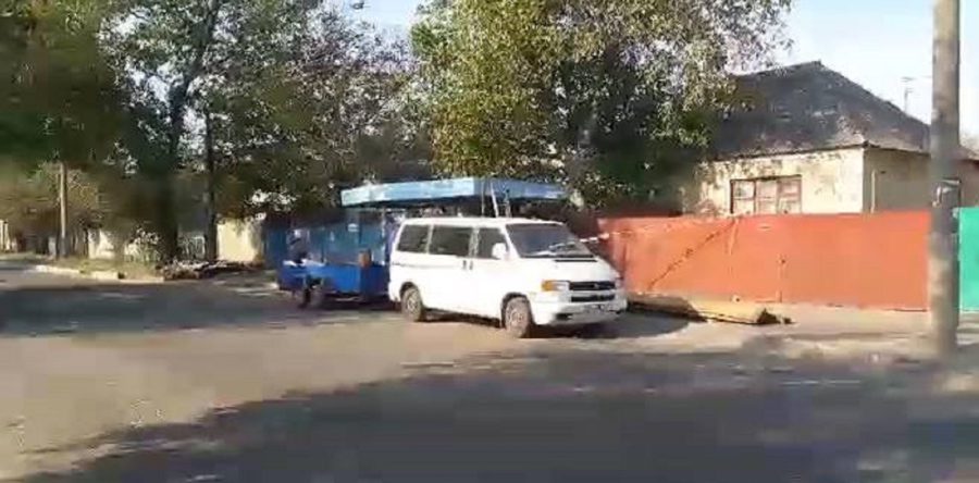 На вул. Максима Залізняка оновлюють зупинки