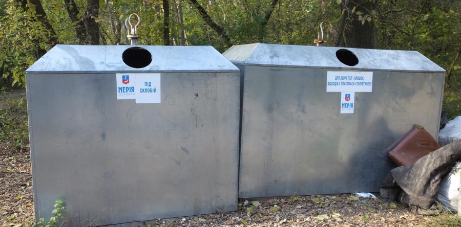 По вул. Соснівській встановили контейнери для сміття