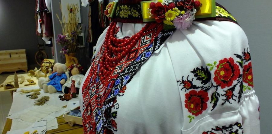 У галереї народного мистецтва діє виставка дитячого традиційного українського костюму