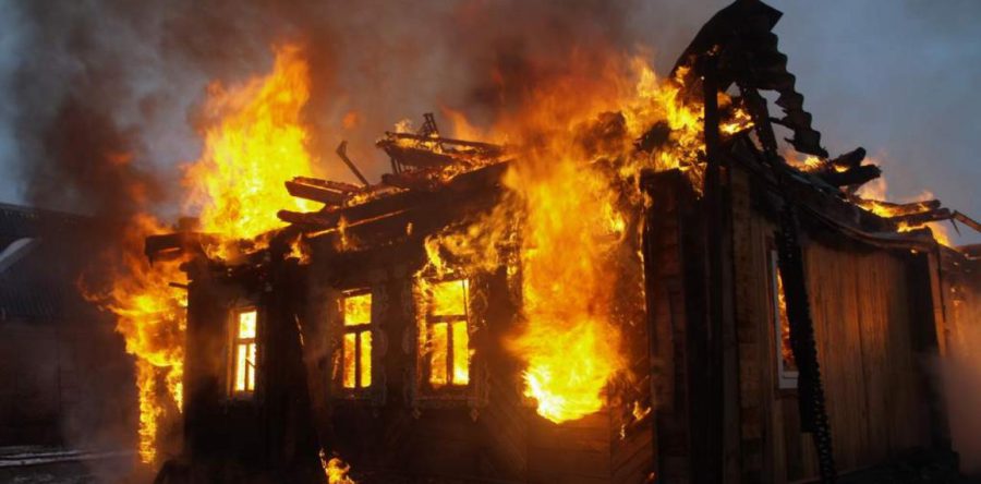 У Черкасах під час пожежі врятували людину, інша особа загинула