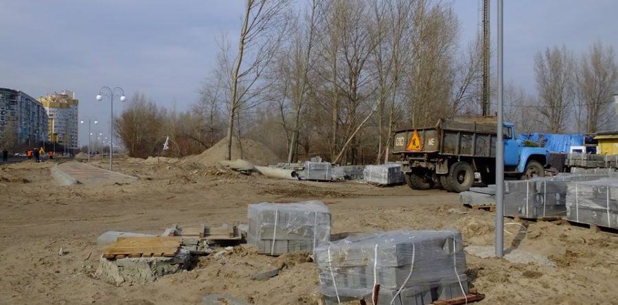На оновленій вулиці Героїв Дніпра відновились роботи