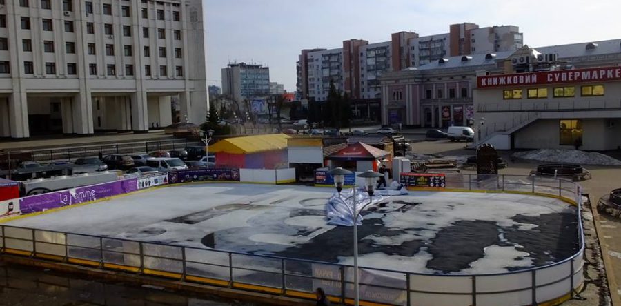 У Черкасах розібрали останню ковзанку