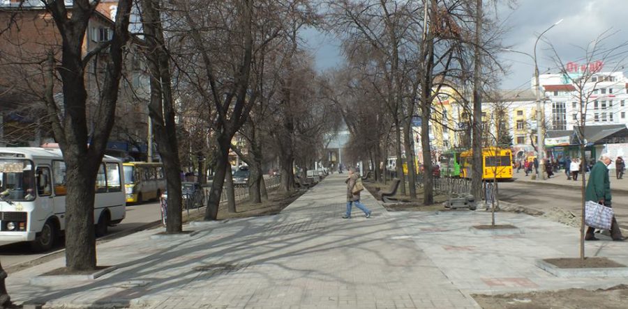 На бульварі Шевченка навпроти Будинку торгівлі облаштували пішохідний перехід