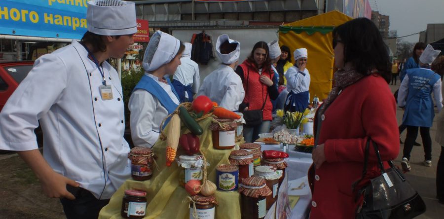 У центрі Черкас красувалися кухарі, офіціанти та бармени