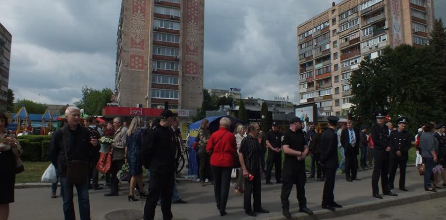Представники правих сил міста намагалися гучною музикою зірвати урочистий мітинг на Соборній площі