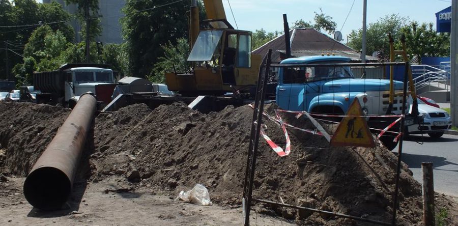 Співробітники Черкаської ТЕЦ проводять ремонтні по вулиці Благовісній