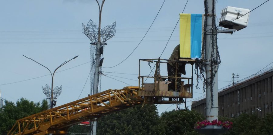 Середмістя Черкас прикрасили патріотичними прапорами