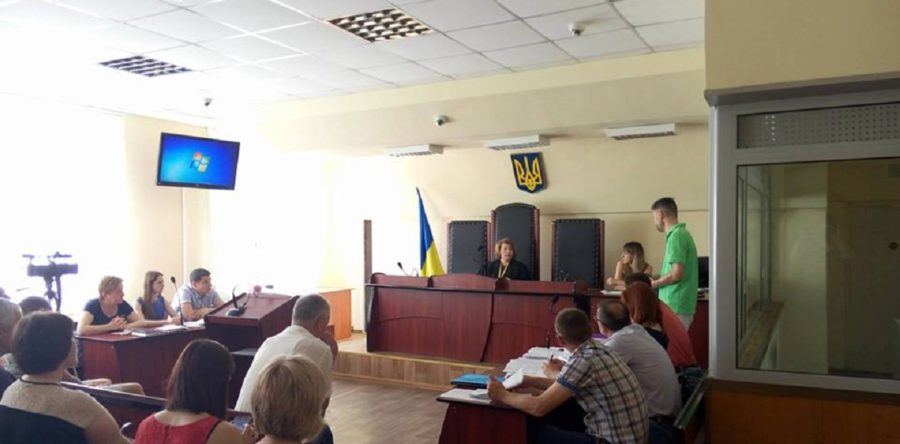 У Черкаському суді триває справа скандальної вчительки Макаренко, яка вимагає моральної та матеріальної компенсації