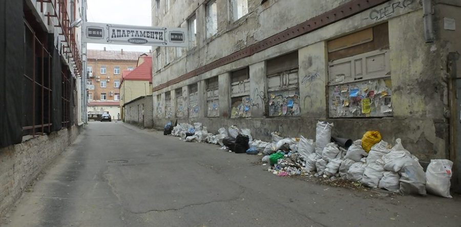 У середмісті Черкас поступово утворюється сміттєзвалище
