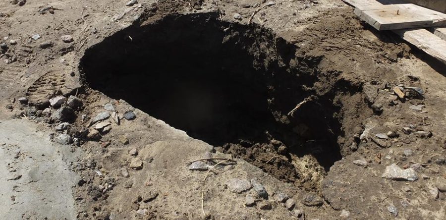 На оновленій вулиці Героїв Дніпра після дощу в землі утворились ями
