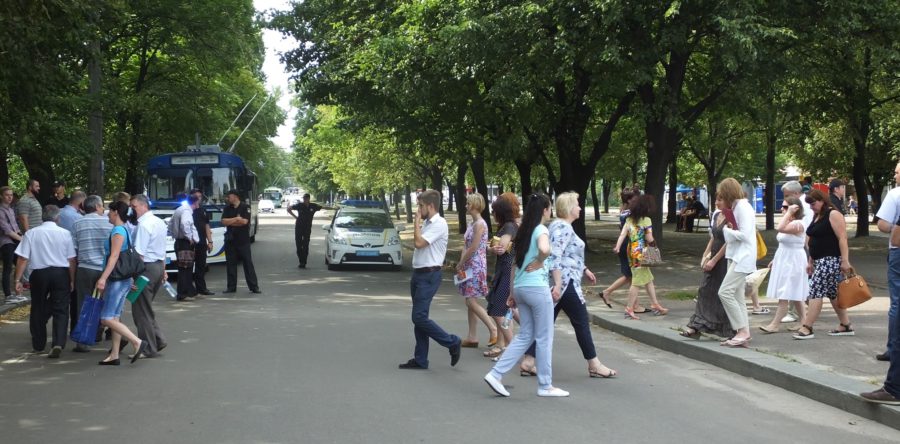 Співробітники ЧДТУ вдруге перекрили бульвар Шевченка