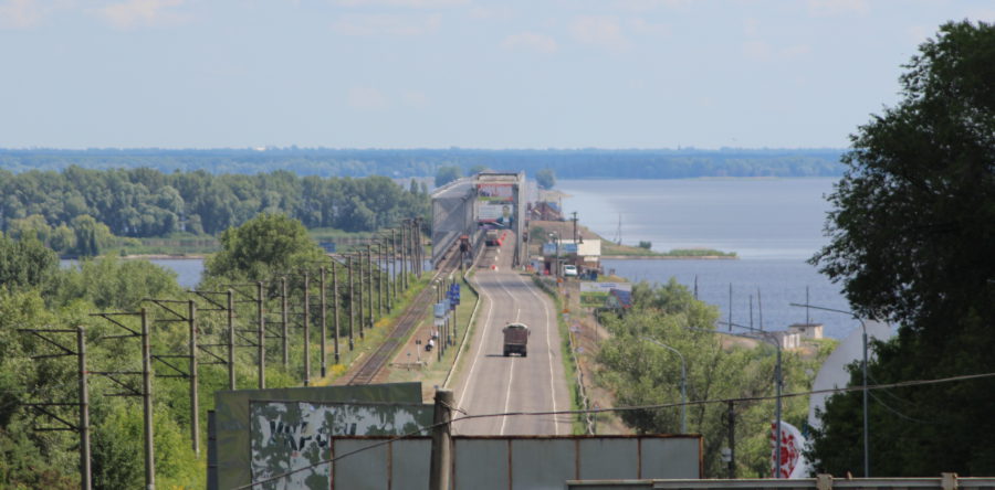 Роботи на мосту ледь жевріють. Влада напрочуд пасивна?