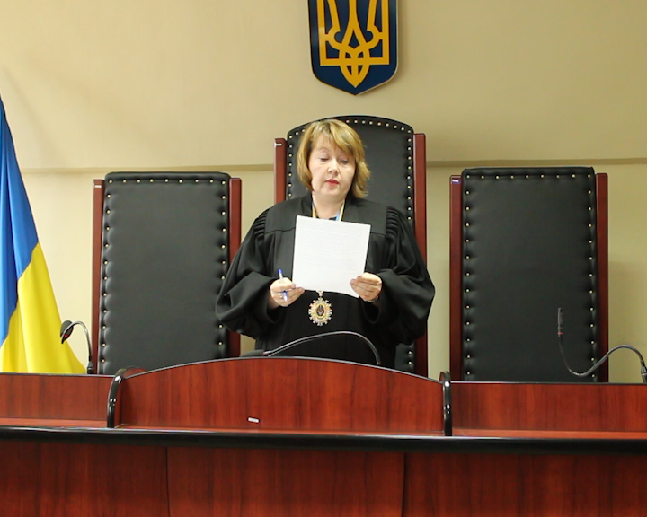 Соснівський суд вирішив, що вчительку англійської 17-ї школи Макаренко звільнили за аморалку законно, та відмовив їй у задоволенні позову