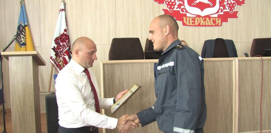 За героїчний вчинок нагородили черкаських рятувальників