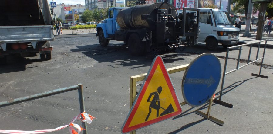 По бульвару Шевченка продовжується укладання останнього шару ЩМА