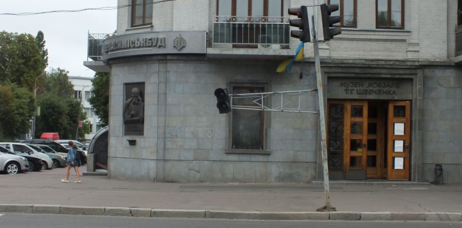На Хрещатику – чортівня з дорожніми знаками та світлофорами