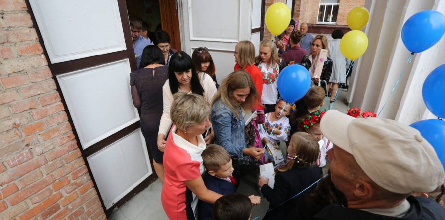 Брудні двері та непрацюючі туалети: так елітна черкаська школа зустріла День знань