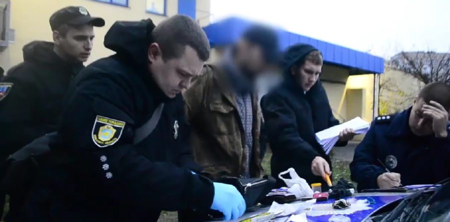 У Південно-Західному районі затримали черкащанина із наркотиками
