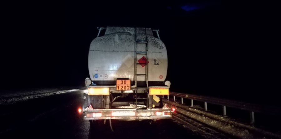 Поліція вибірково пропускає на міст фури, що порушують вагові обмеження в 5 тонн