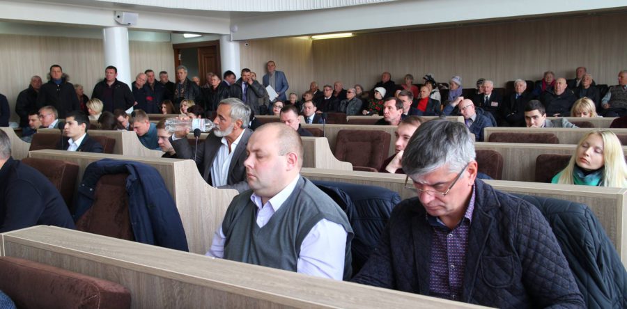 Черкаські депутати не змогли повторно висловити недовіру Савіну