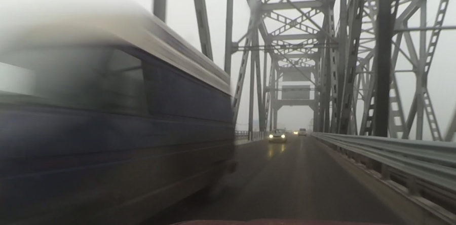 Рух черкаським мостом відкрили у двох напрямках, але через дві години закрили. Без жодних пояснень.