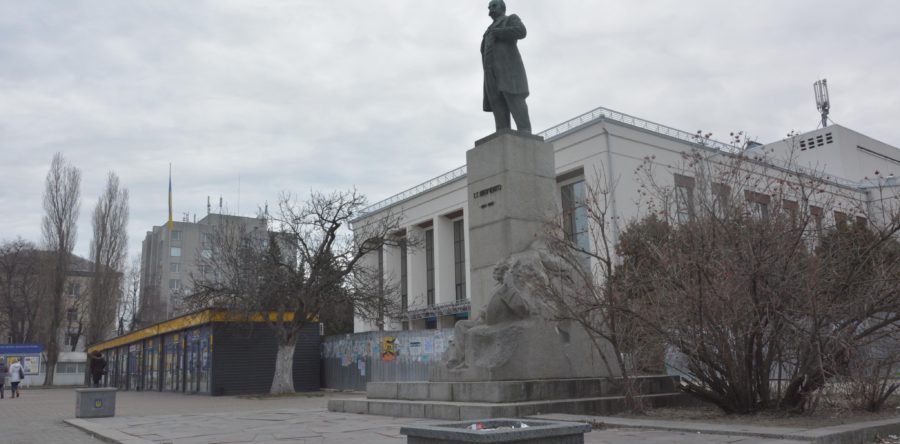 У Черкасах підніжжя пам᾽ятника Шевченку перетворюється на смітник