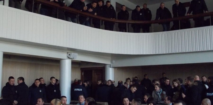 Спокій черкаських депутатів забезпечували півсотні поліціянтів