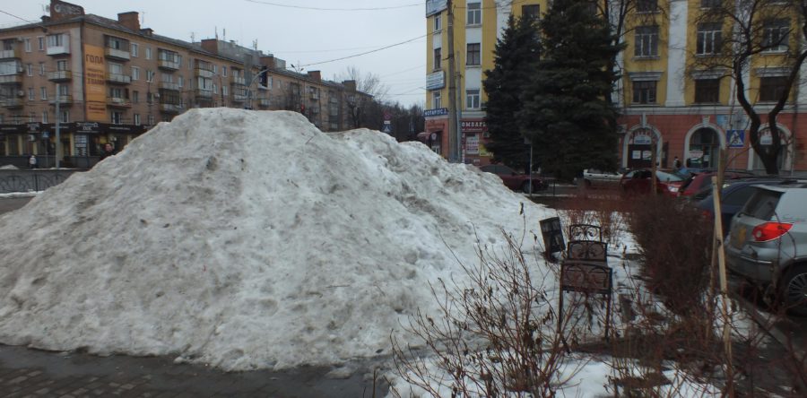 Черкаські Альпи: у середмісті утворились гори снігу