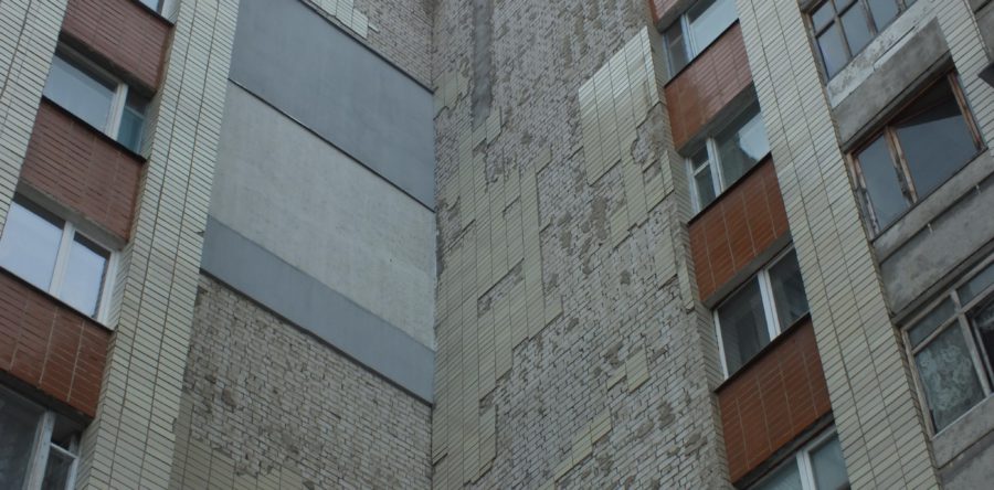 У центрі Черкас падає плитка зі старих будинків