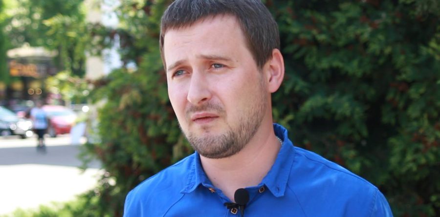 Олексій Романов вважає що на ситуацію в місті бажають впливати партії за якими стоїть Бродський та президент