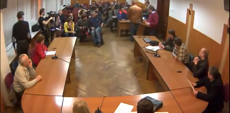 У 2014 році Радуцький дав ляпаса депутату Карасю під запис на відео