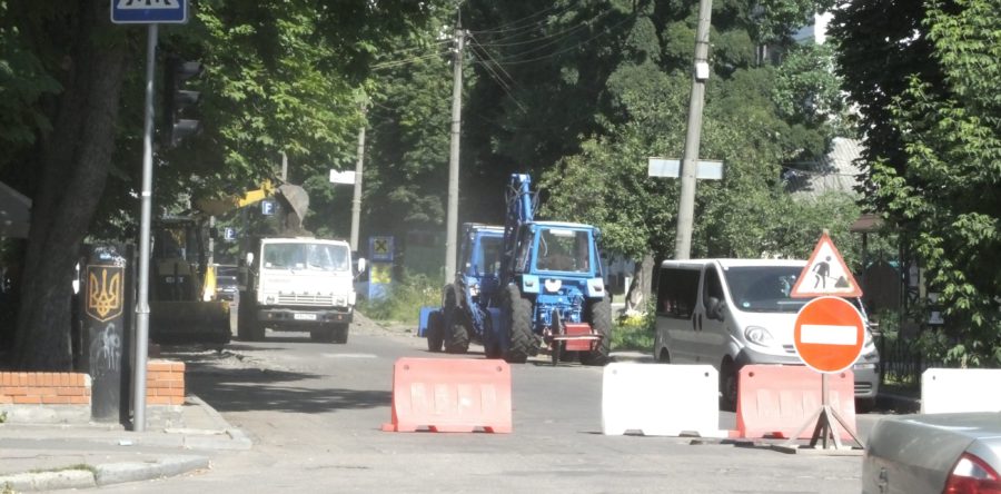 У Черкасах на вул. Гоголя лагодять тепломережу