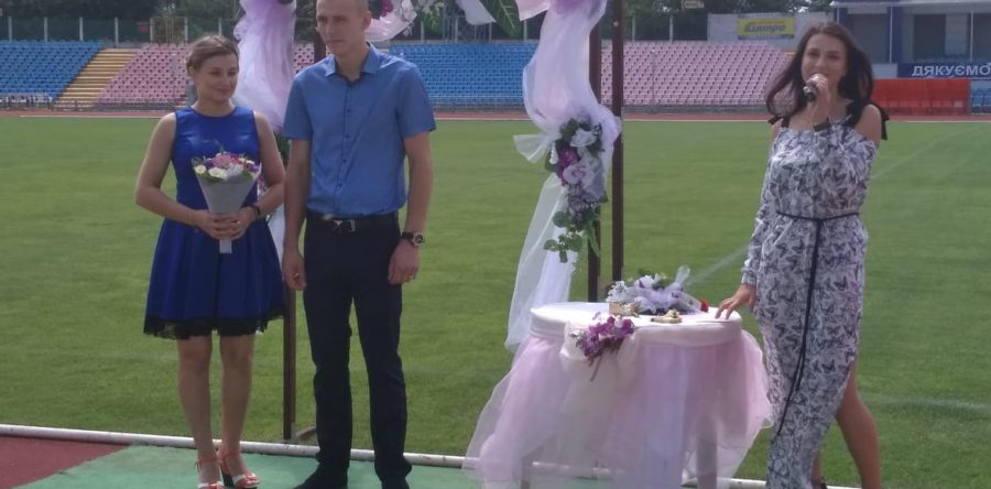 П᾽ятисотий шлюб за добу уклали черкаські однокласники